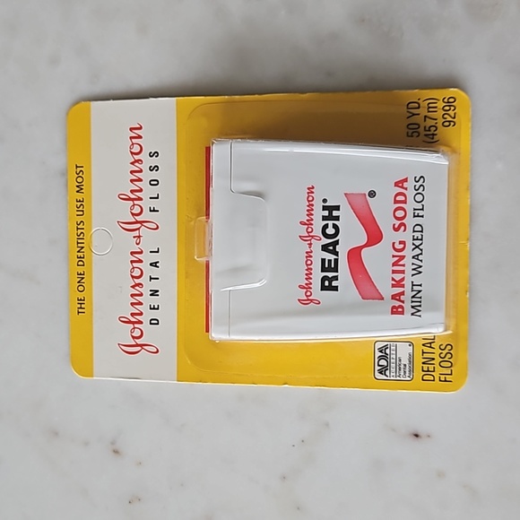 Vintage Johnson & Johnson Reach Mint Waxed Floss - Picture 4 of 5